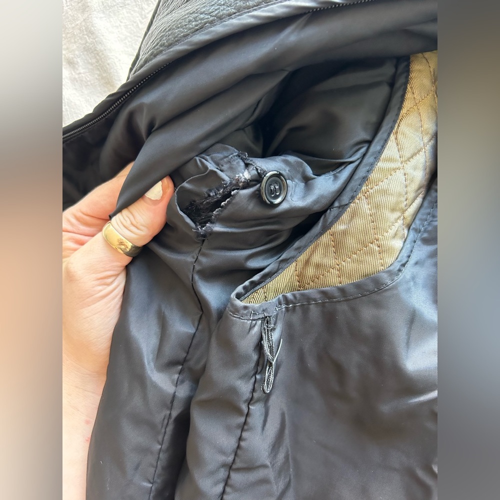 M. Julian Wilson’s heavy leather coat - Picture 8 of 10